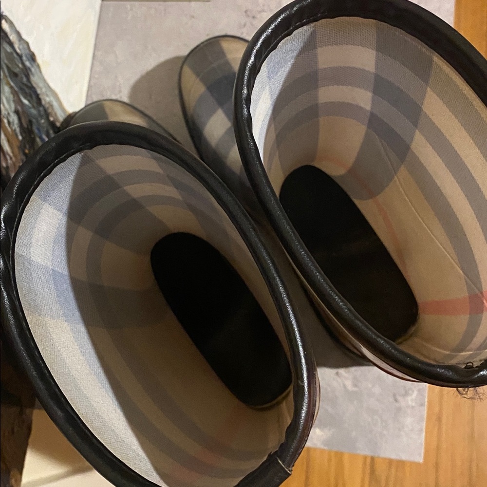 Burberry Rain Boots - Picture 10 of 10